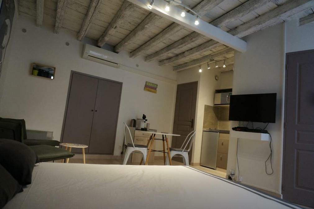 Studio Typique Et Cosy Climatise. Arles Luaran gambar