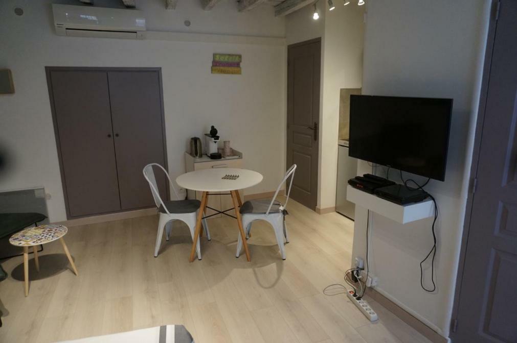 Studio Typique Et Cosy Climatise. Arles Luaran gambar