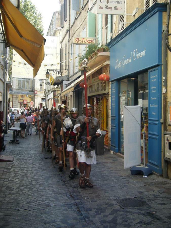 Studio Typique Et Cosy Climatise. Arles Luaran gambar